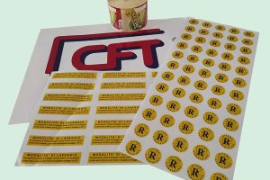 Etichette autoadesive piane e in rotolo - Etichette supporto PVC per uso interno ed esterno